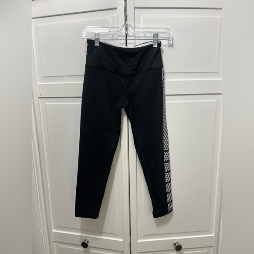 Victoria’s Secret VSX Sport Knockout By VS Capri Leggings Size XS Color Black